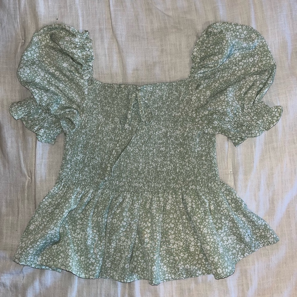 green and white floral puff sleeve crop top